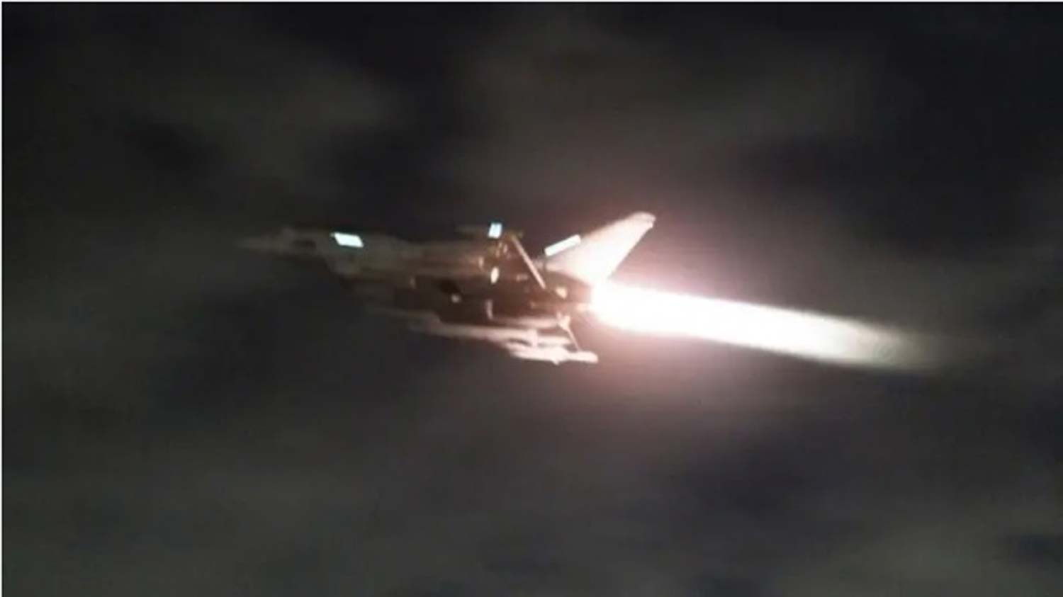 شام میں امریکی فوج کے دو فضائی حملوں میں 37 مبینہ جنگجو مارے گئے