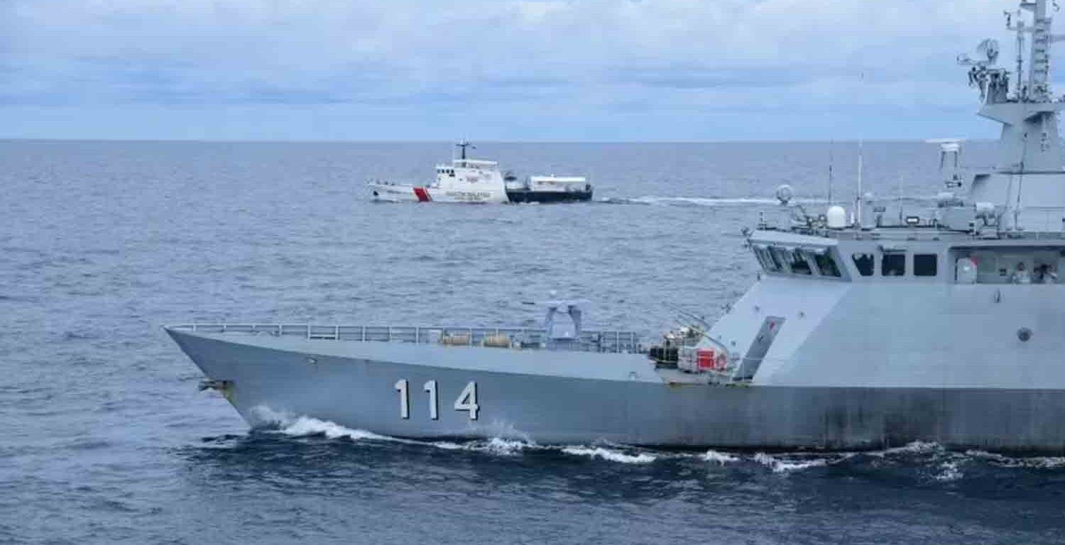 Royal Malaysian Navy littoral mission ship KD Rencong, from the HQ Eastern Fleet at Teluk Sepanggar naval base that oversees the waters off Sabah and Sarawak, taking part in a maritime exercise on security in the South China Sea۔