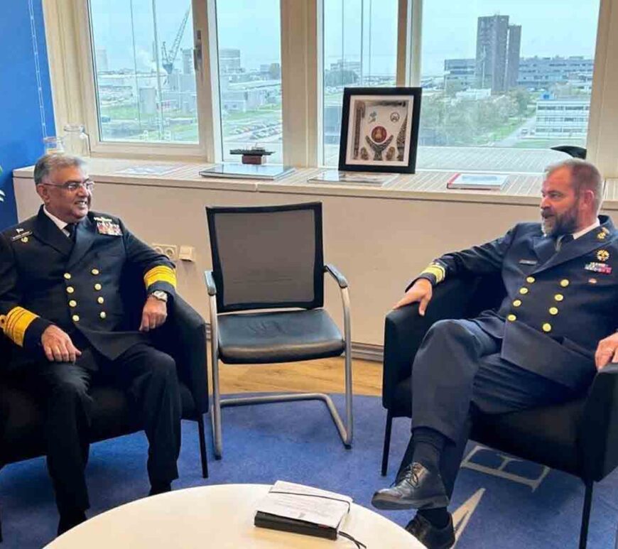 Admiral Naveed Ashraf with Vice Admiral René Tas