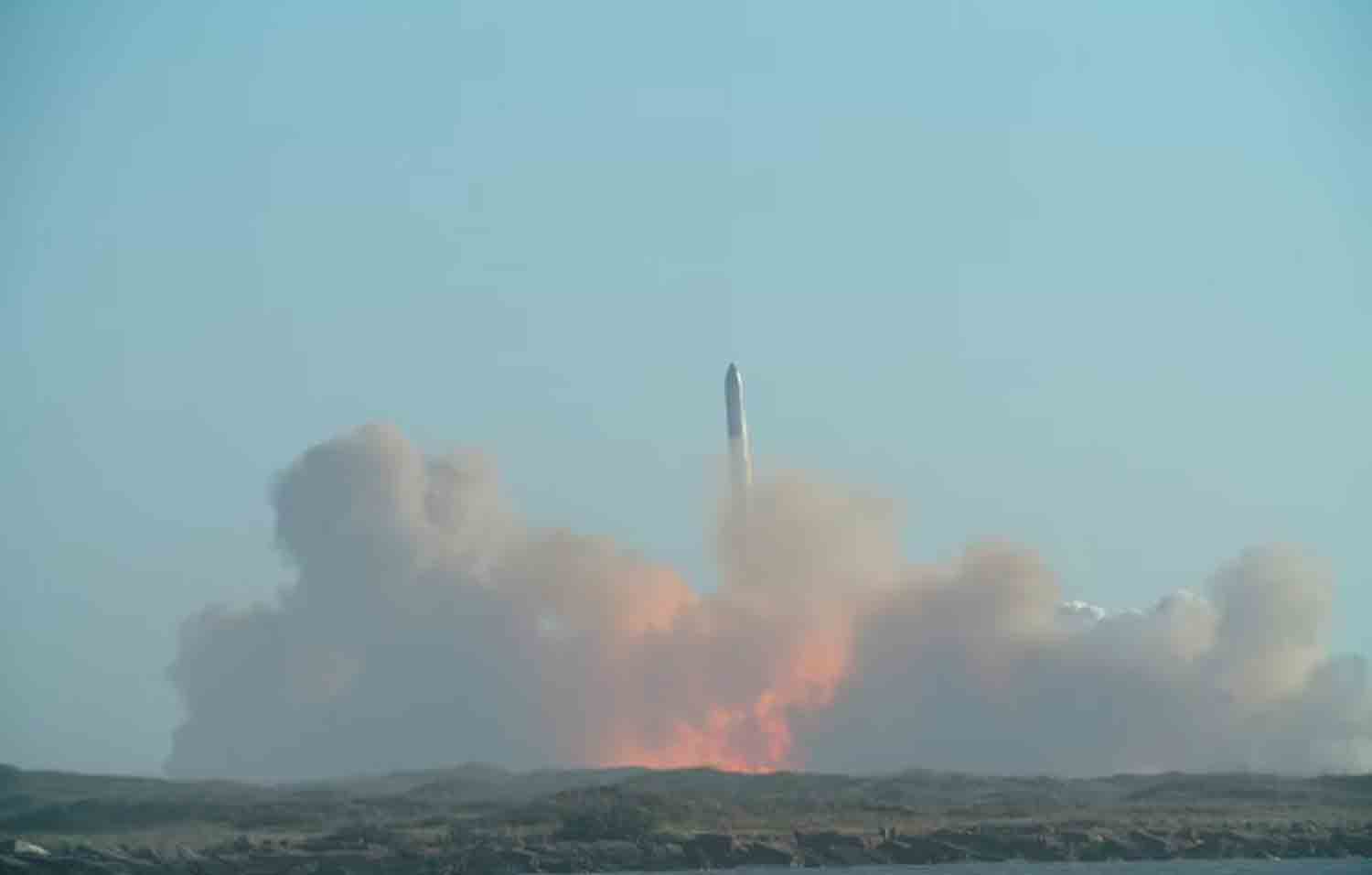 اسپیس ایکس کا سٹار شپ لانچ کے چند منٹ بعد دھماکے سے پھٹ گیا، ایئرلائنز کو طیاروں کے روٹ تبدیل کرنا پڑے