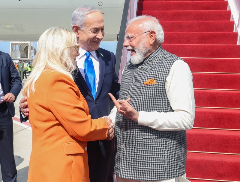 Indian Prime Minister Narendra Modi is warmly received by Israeli Prime Minister Benjamin Netanyahu and his wife upon arrival in Israel.